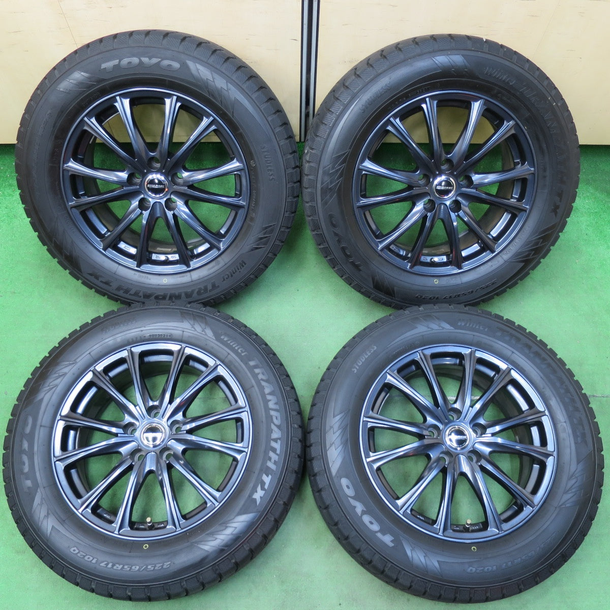 [送料無料] 超バリ溝！21年！キレイ！9.5分以上★スタッドレス 225/65R17 トーヨー ウインタートランパス TX WAREN ヴァーレン 17インチ PCD114.3/5H★5010805イス