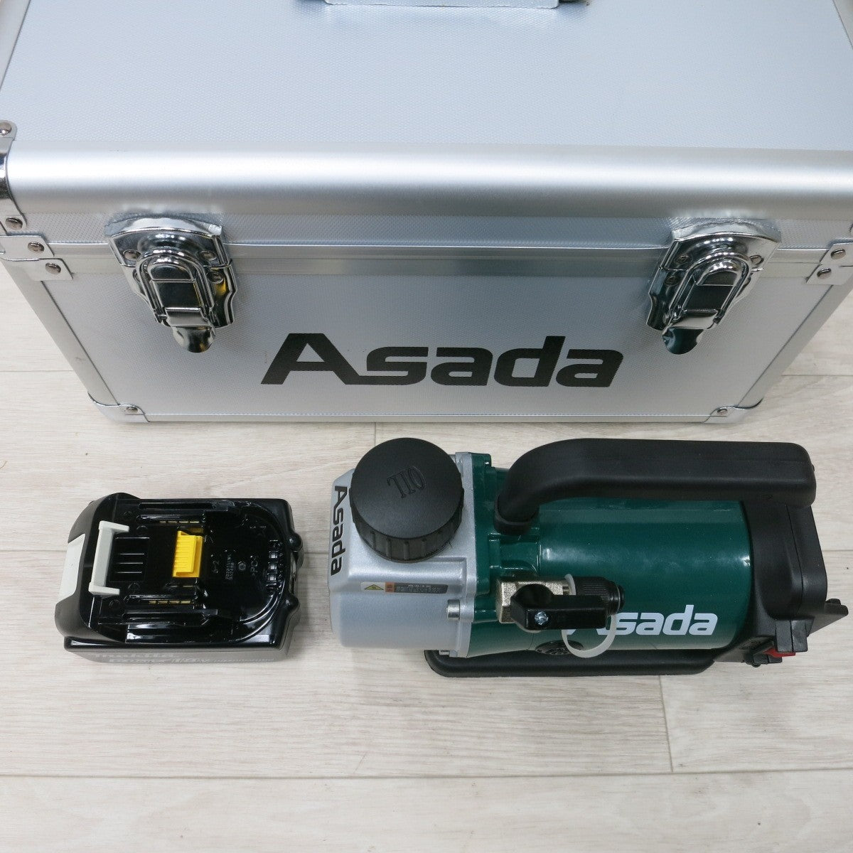 [送料無料] 美品◆Asada アサダ 充電式 真空ポンプ 1.5CFM-B 20Pa マキタ 18V バッテリー付き 電動工具◆