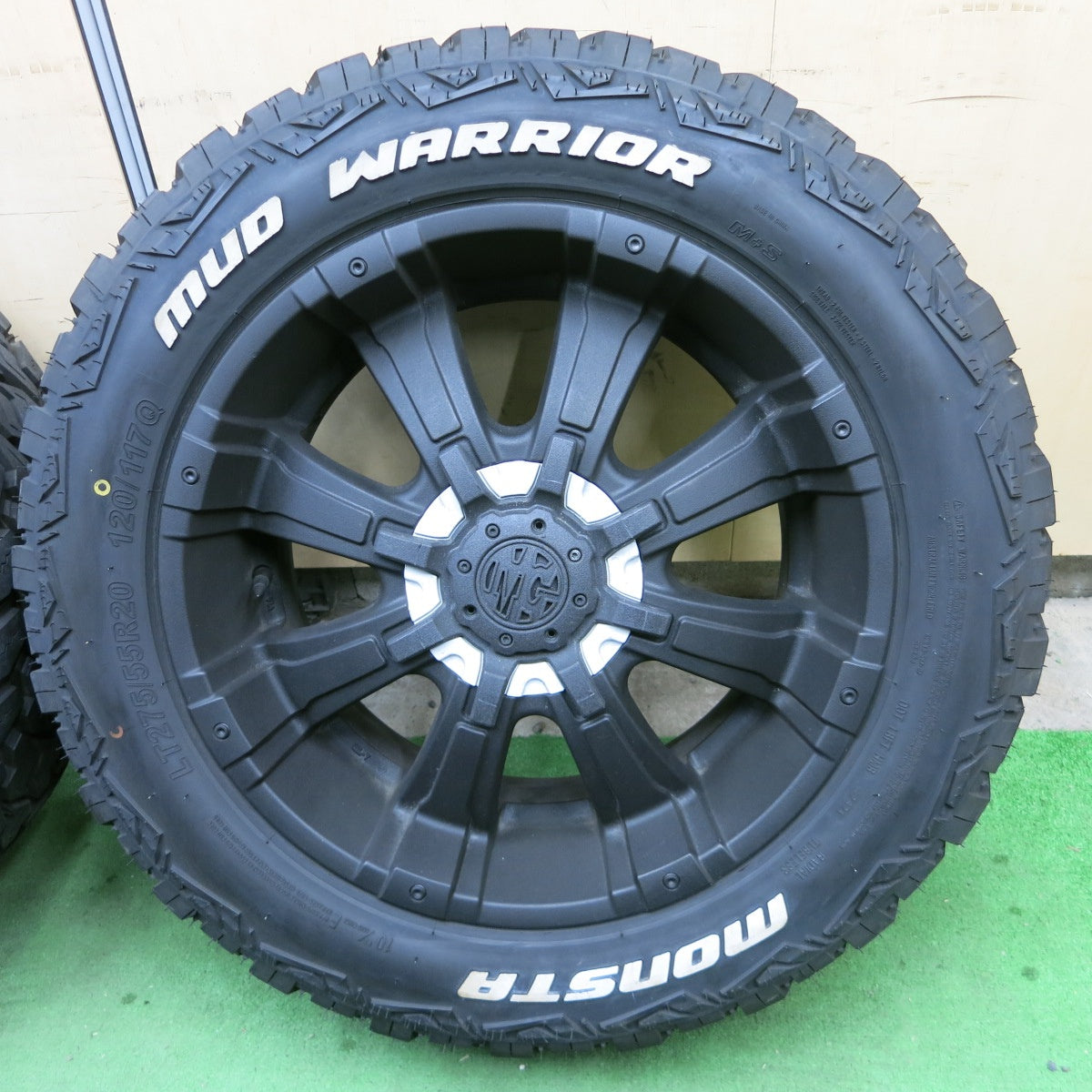 [送料無料] バリ溝！22年！キレイ！9.5分！付属付★CRIMSON MYRTLE MR-12 275/55R20 モンスタ MUD WARRIOR クリムソン マーテル 20インチ PCD150/5H★5022601ナノ