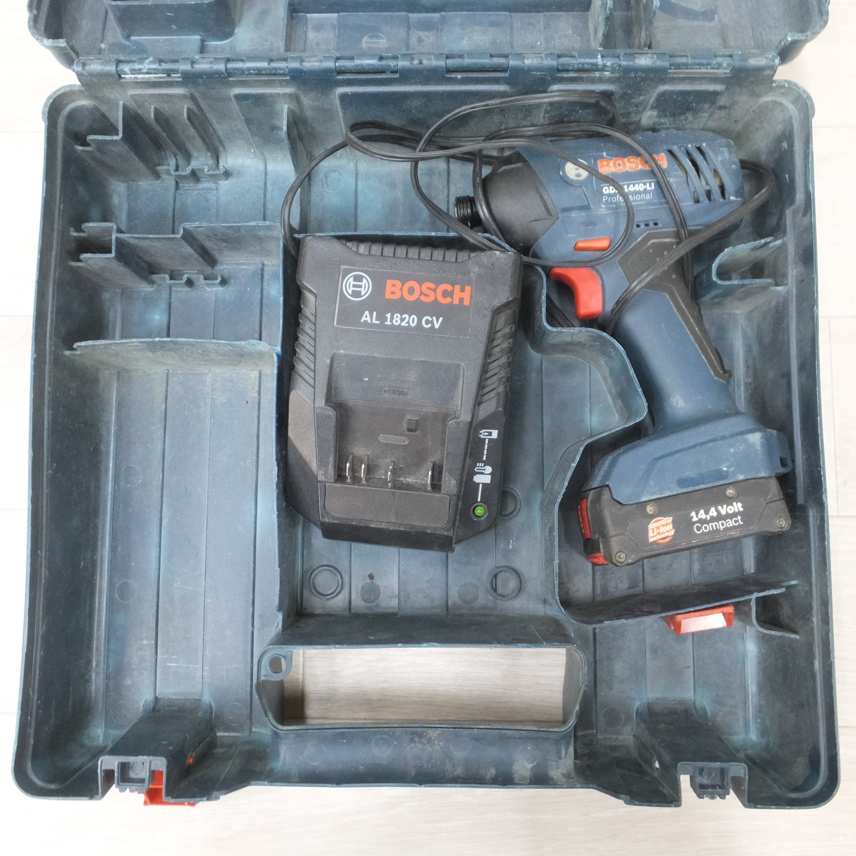 [送料無料] ◆BOSCH ボッシュ 充電式 インパクトドライバ GDR1440-LI 14.4V バッテリー 充電器付き 電動工具◆