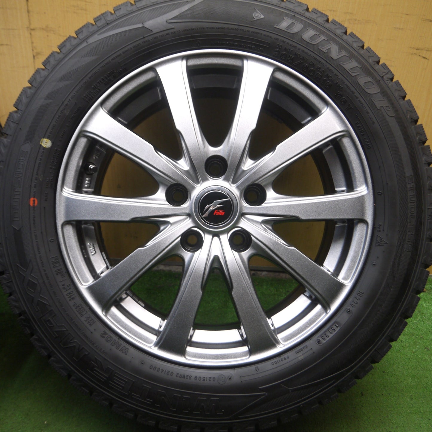 *送料無料* バリ溝！23年！綺麗！ほぼ10分★スタッドレス 205/60R16 ダンロップ ウインターマックス WM02 Fang ファング 16インチ PCD114.3/5H★4071701Hス