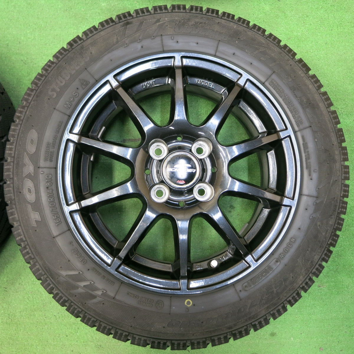 *送料無料* バリ溝！21年！キレイ！9.5分以上★スタッドレス 165/70R14 トーヨー オブザーブ ガリット GIZ SCHNEIDER MiD シュナイダー 14インチ PCD100/4H★4051108イス