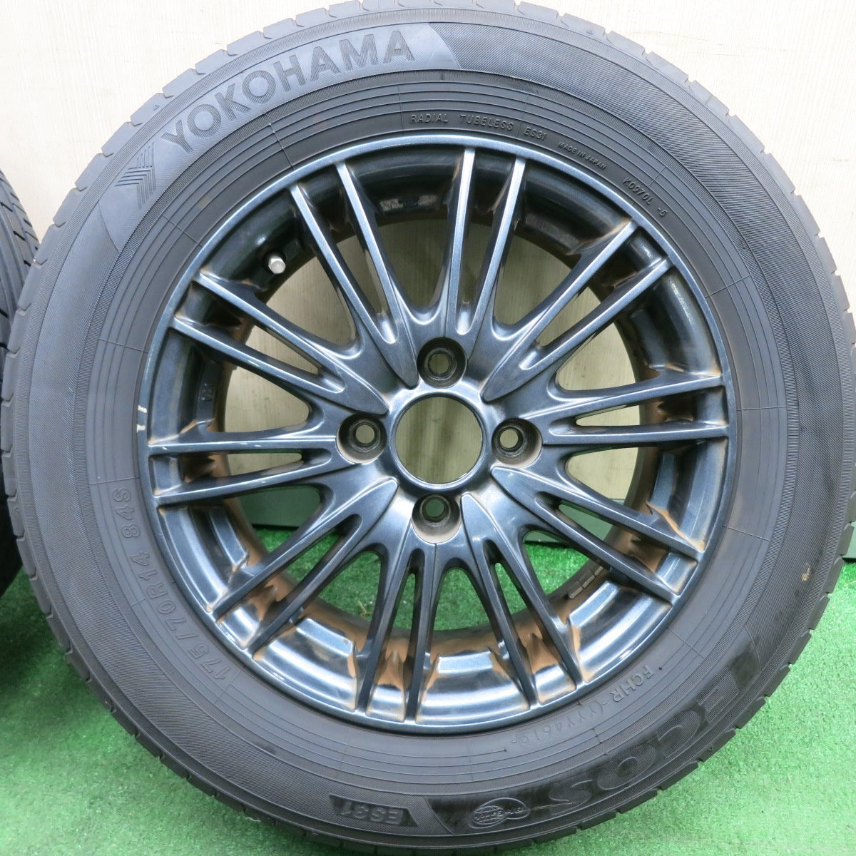 *送料無料* バリ溝！8.5分★175/70R14 ヨコハマ エコス ES31 VELVA ヴェルヴァ 14インチ PCD100/4H★4070204HAノ