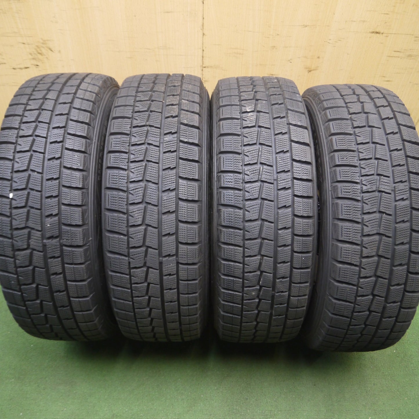 *送料無料* バリ溝！9.5分★プジョー等 EUROTECH 195/65R15 スタッドレス ダンロップ ウインターマックス WM01 ユーロテック PCD108/4H★4051701Hス