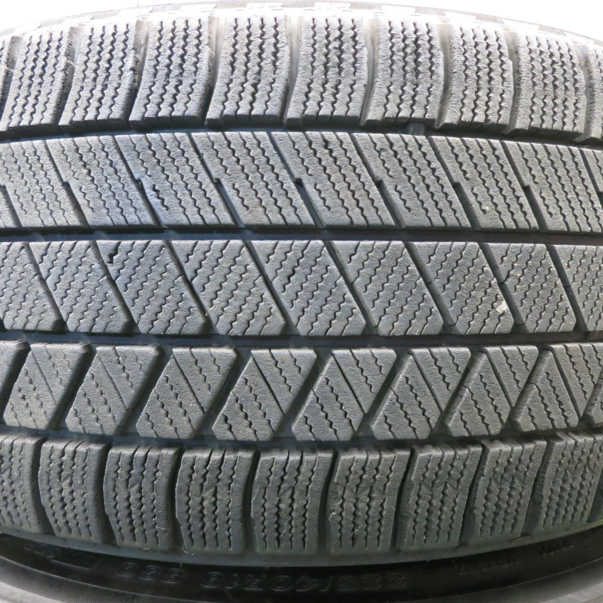 *送料無料* バリ溝！21年！9.5分★ベンツ等 Smartline 225/40R18 スタッドレス ブリヂストン ブリザック VRX3 スマートライン PCD112/5H★4031804NJス