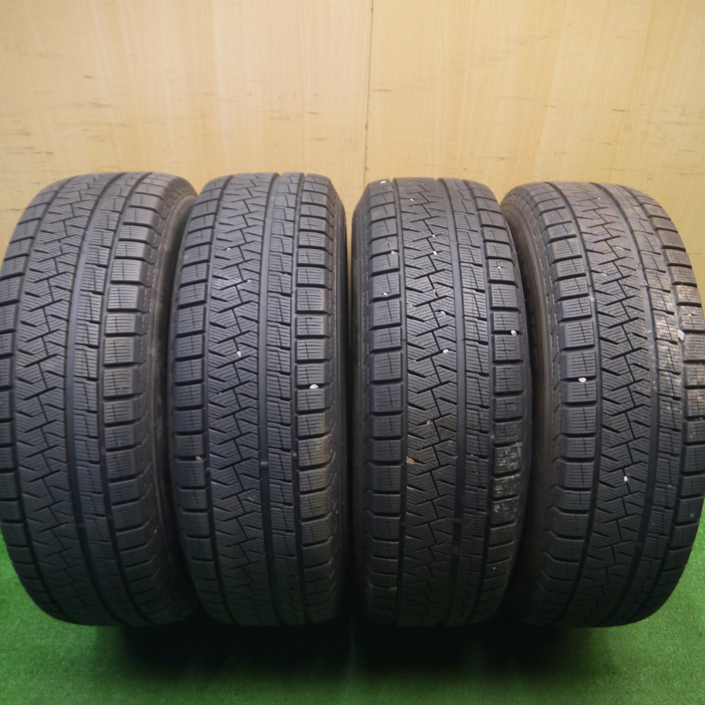 [送料無料] バリ溝！9.5分★トヨタ 60系 ハリアー 純正 225/65R17 スタッドレス ピレリ アイスアシンメトリコ 17インチ PCD114.3/5H★4102504Hス