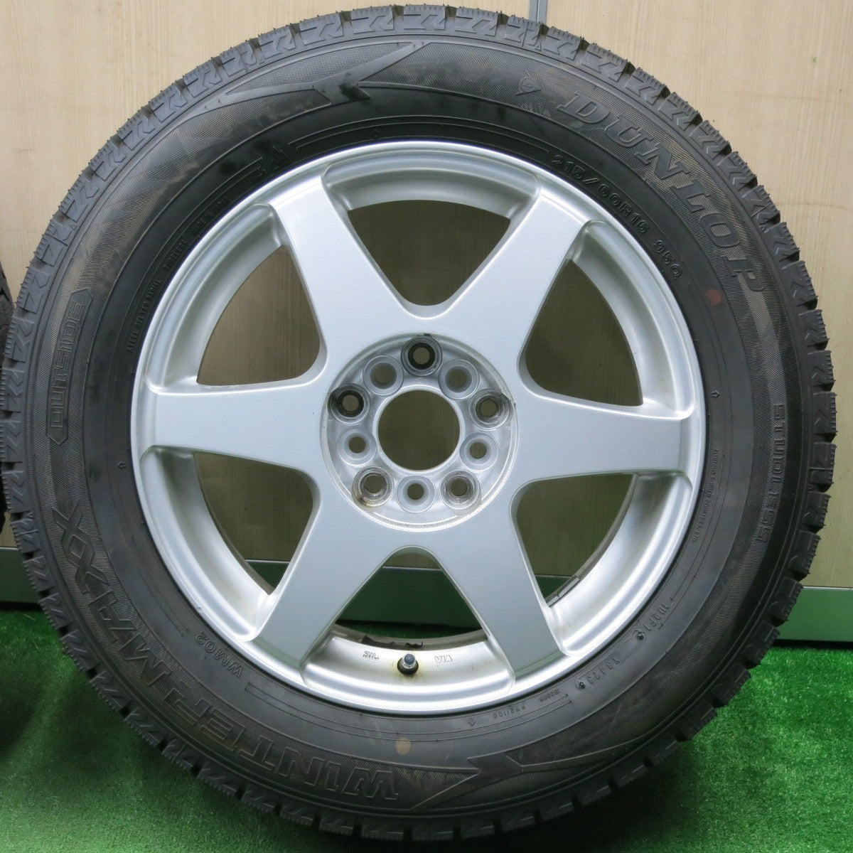 [送料無料] バリ溝！23年！キレイ！9.5分以上★スタッドレス 215/60R16 ダンロップ ウインターマックス WM02 社外 アルミ 16インチ PCD114.3 100/5H マルチ★4121303NJス