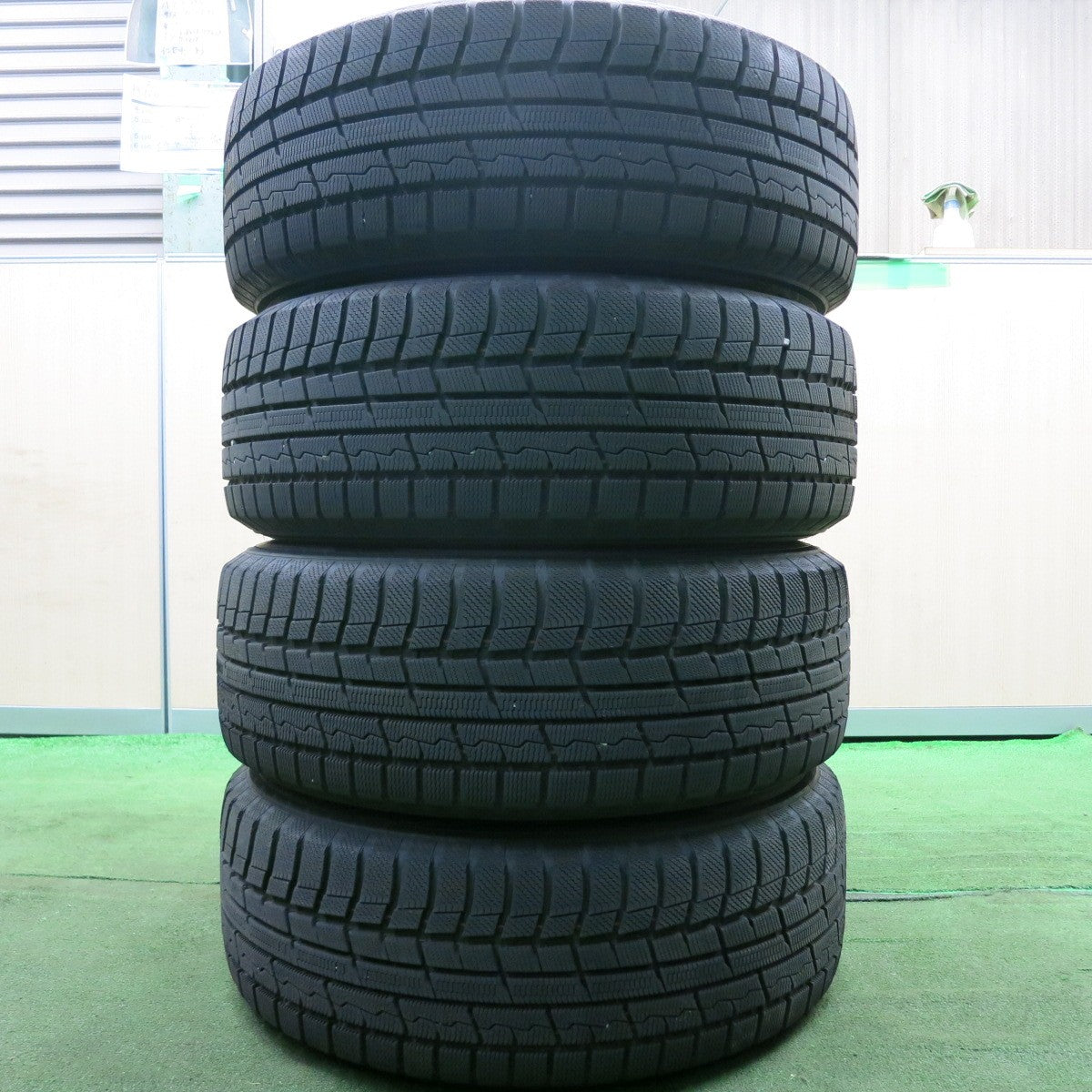 *送料無料* バリ溝！22年！キレイ！9.5分以上★スタッドレス 235/60R18 トーヨー ウインタートランパス TX D.O.S. DOS 18インチ PCD114.3/5H★4060103HAス