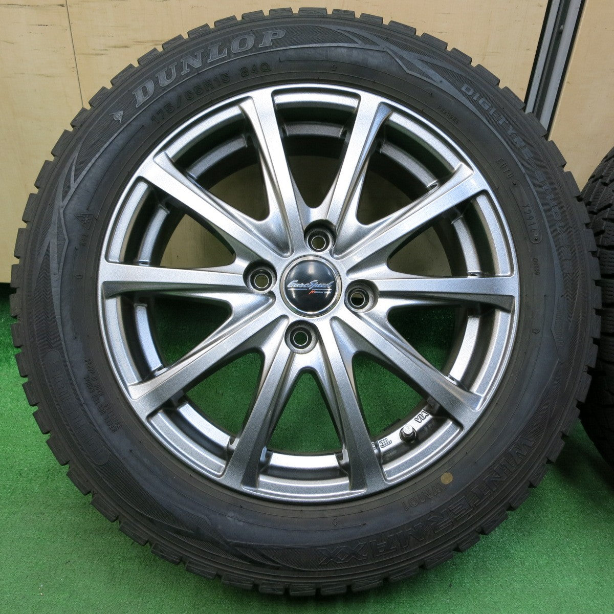 *送料無料* バリ溝！キレイ！9分★スタッドレス 175/65R15 ダンロップ ウインターマックス WM01 EuroSpeed MANARAY SPORT ユーロスピード PCD100/4H★4050106イス