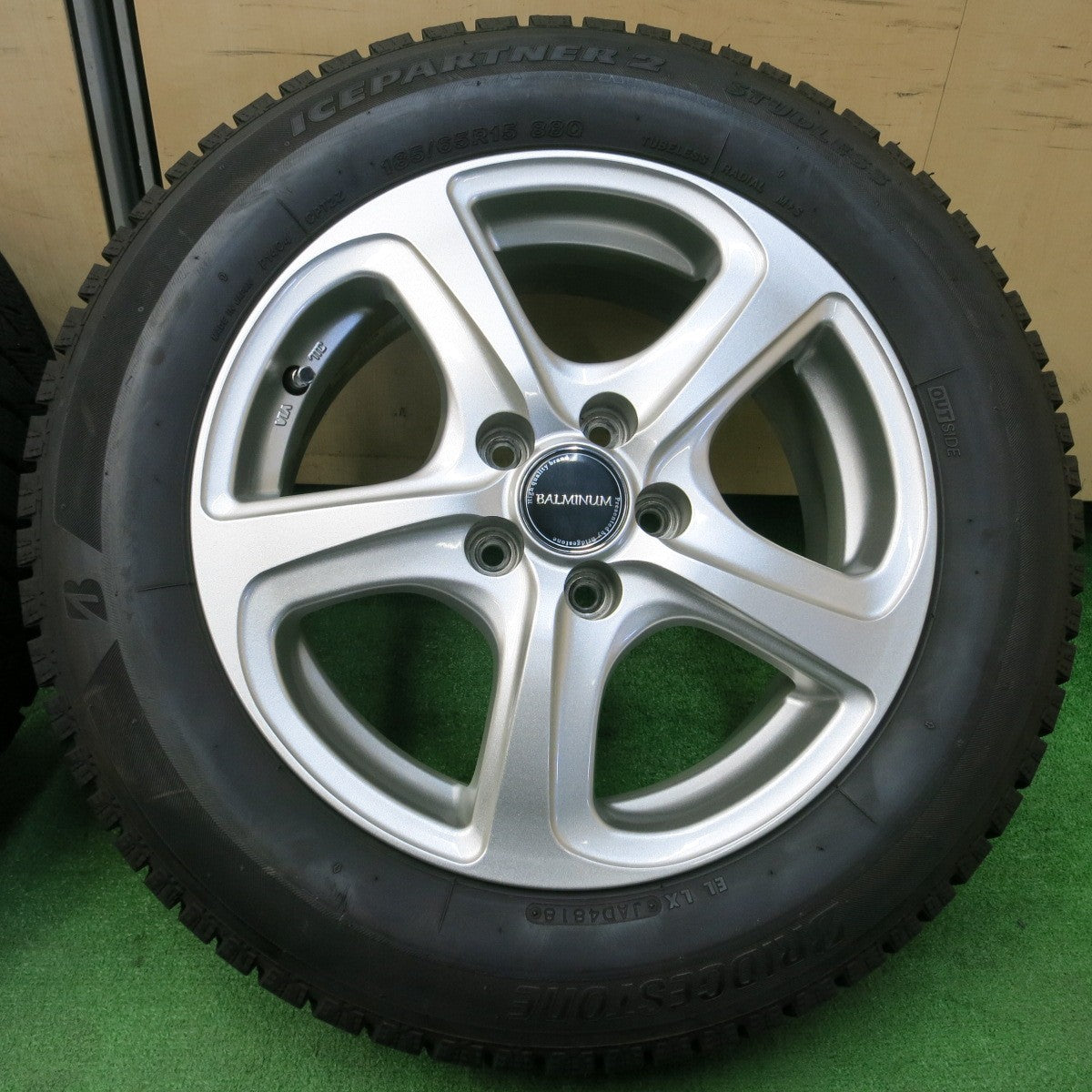 *送料無料* バリ溝！キレイ！9.5分★プリウス等 185/65R15 スタッドレス ブリヂストン アイスパートナー2 BALMINUM バルミナ PCD100/5H★4040207イス