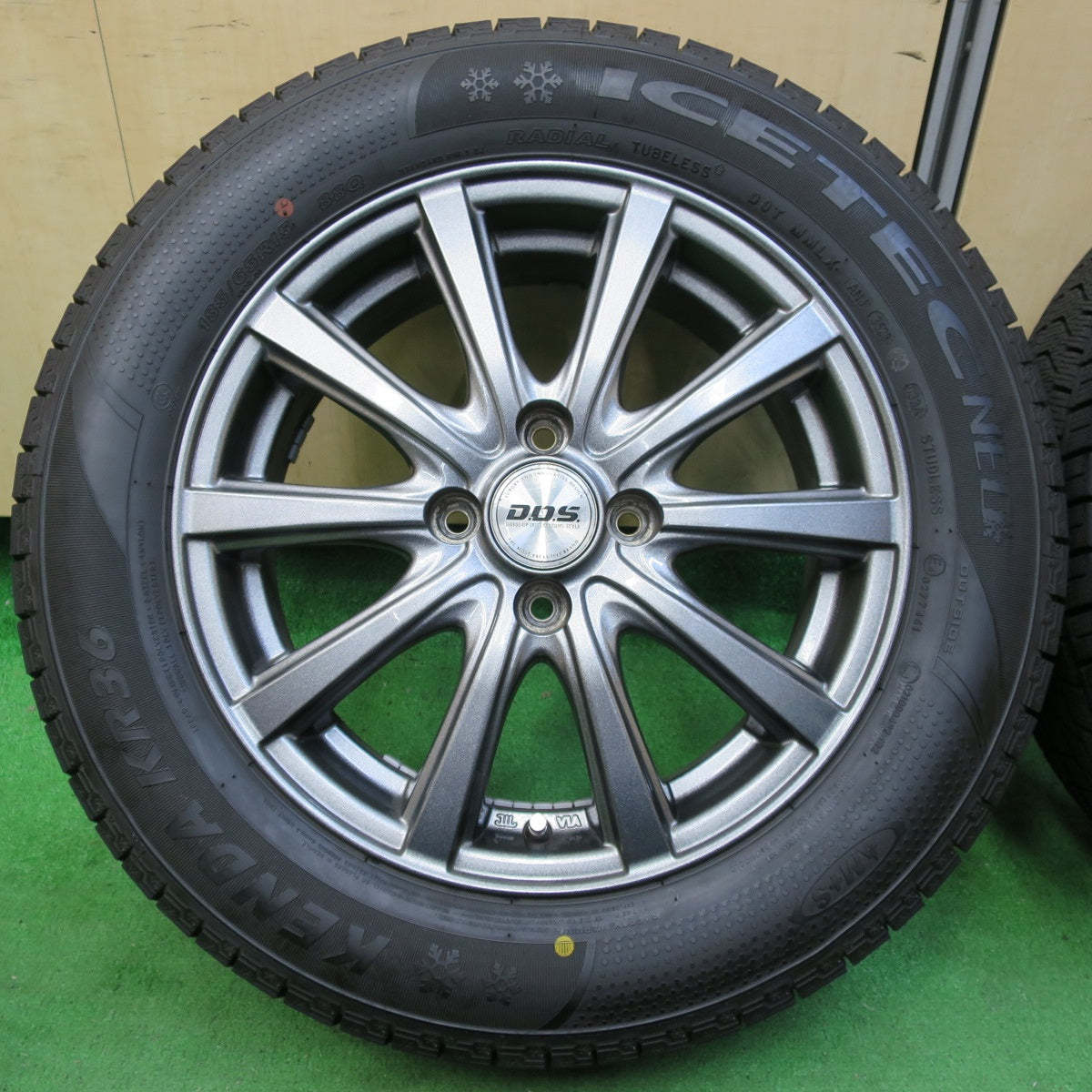 *送料無料* バリ溝！23年！ほぼ10分★スタッドレス 185/65R15 ケンダ KR36 アイステック ネオ D.O.S. DOS 15インチ PCD100/4H★4072006イス