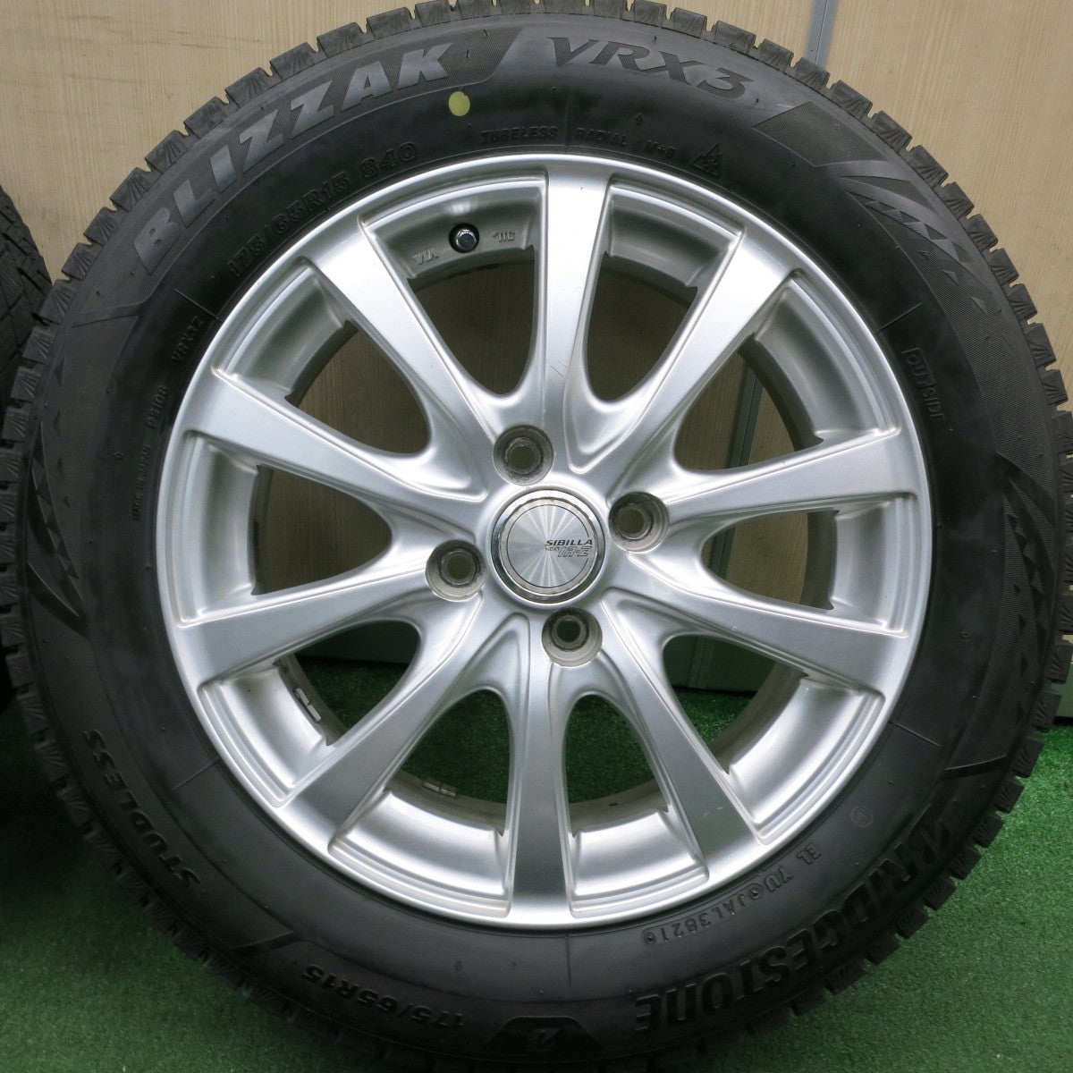 *送料無料* バリ溝！21年！9分★スタッドレス 175/65R15 ブリヂストン ブリザック VRX3 SIBILLA NEXT IR-Z シビラ 15インチ PCD100/4H★4050804HAス