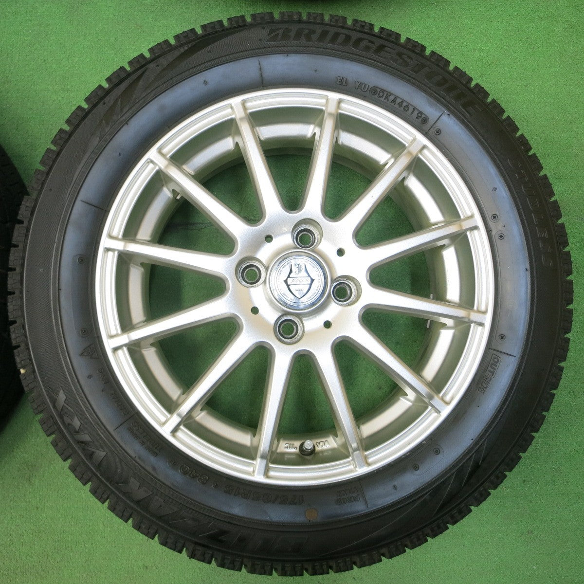 *送料無料* バリ溝！キレイ！ほぼ10分★スタッドレス 175/65R15 ブリヂストン ブリザック VRX JOKER ジョーカー 15インチ PCD100/4H★4042710イス