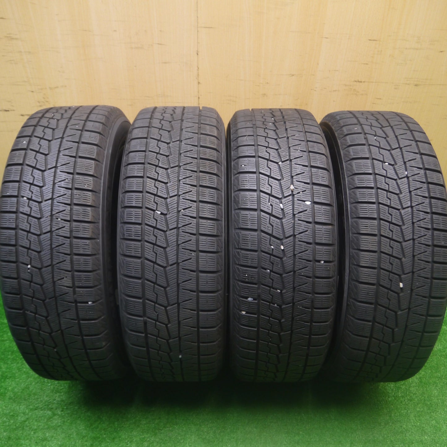 *送料無料* バリ溝！22年！キレイ！9.5分★LEONIS VT スタッドレス 205/55R17 ヨコハマ アイスガード iG70 レオニス 17インチ PCD114.3/5H★4082103Hス