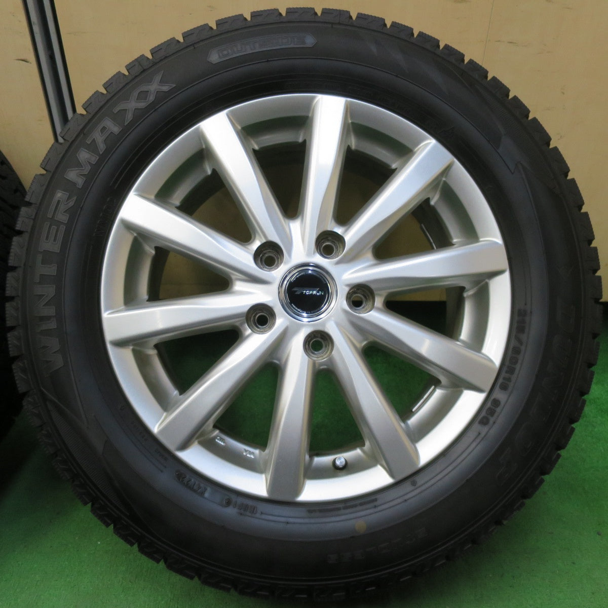 *送料無料* バリ溝！22年！キレイ！ほぼ10分★スタッドレス 215/60R16 ダンロップ ウインターマックス WM02 TOPRUN トップラン 16インチ PCD114.3/5H★4090803イス