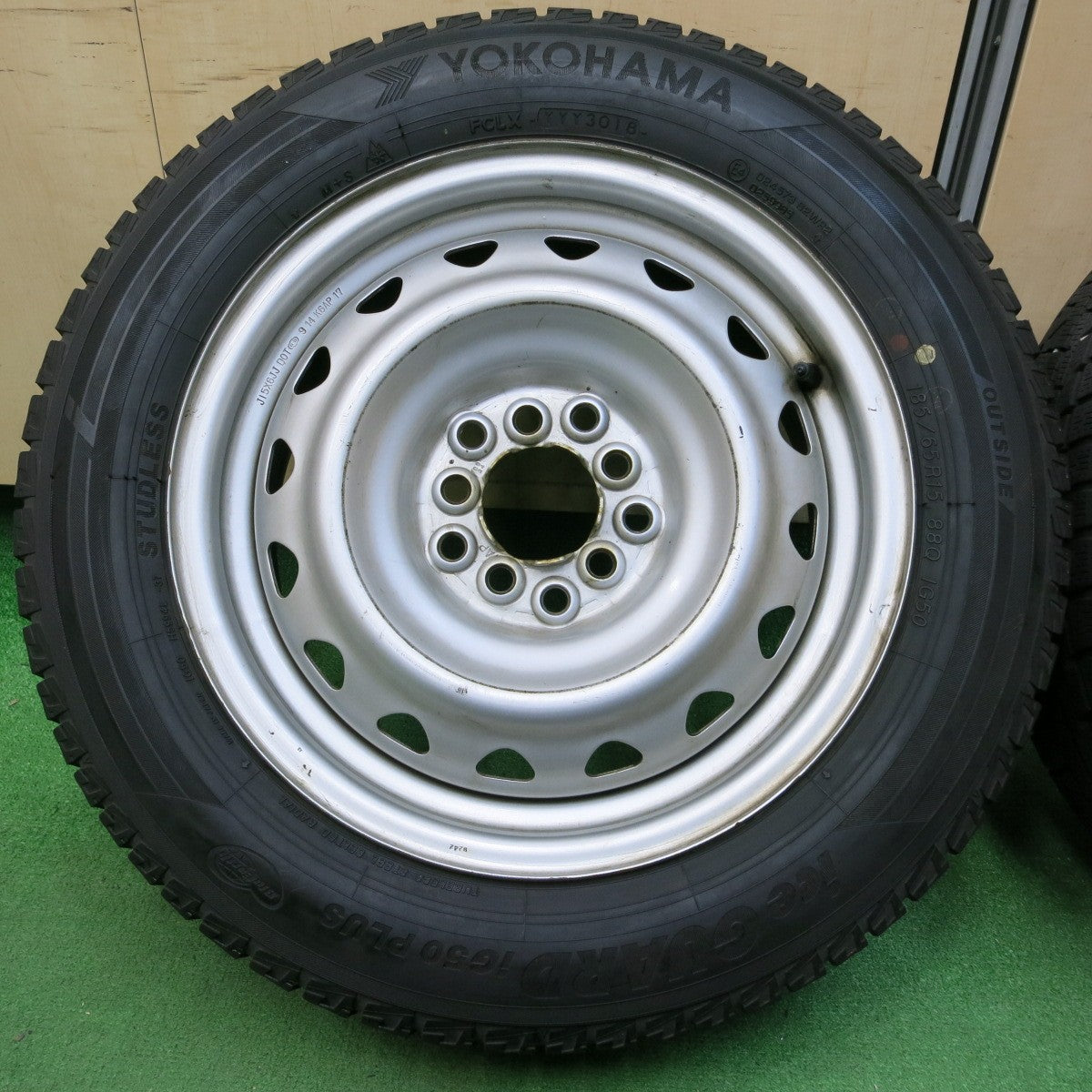 *送料無料* バリ溝！9分★スタッドレス 185/65R15 ヨコハマ アイスガード iG50 プラス スチール ホイール PCD100 114.3/5H マルチ★4050103イス