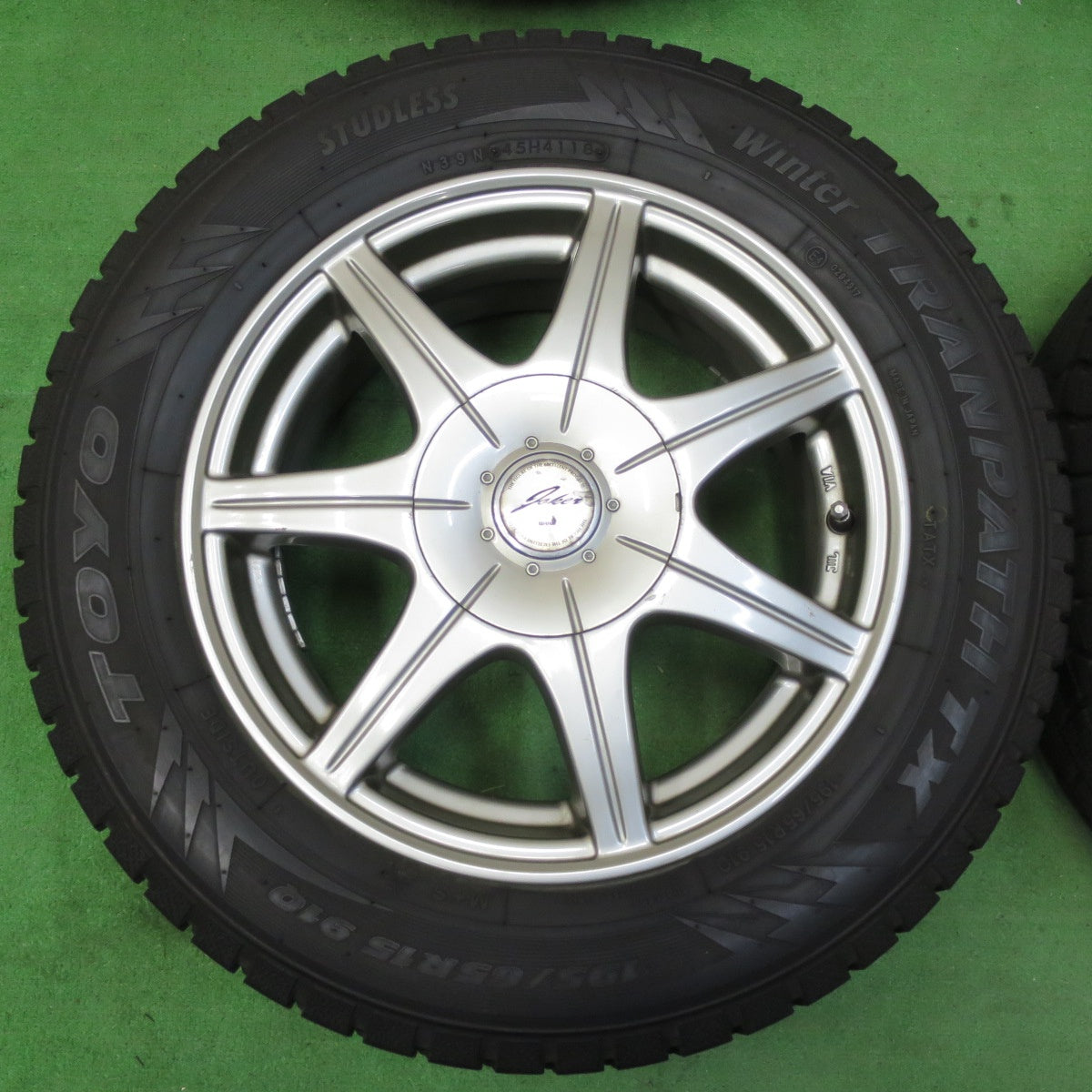 *送料無料* バリ溝！8.5分★スタッドレス 195/65R15 トーヨー ウインター トランパス TX JOKER ジョーカー PCD100 114.3/5H マルチ★4090502イス