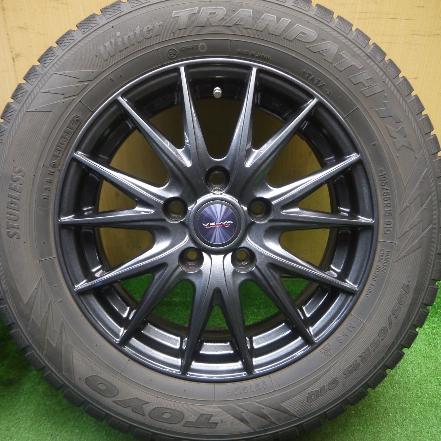 [送料無料] バリ溝！キレイ！9分★スタッドレス 195/65R15 トーヨー ウインター トランパス TX VELVA SPORTZ ヴェルヴァ 15インチ PCD114.3/5H★5012702Hス