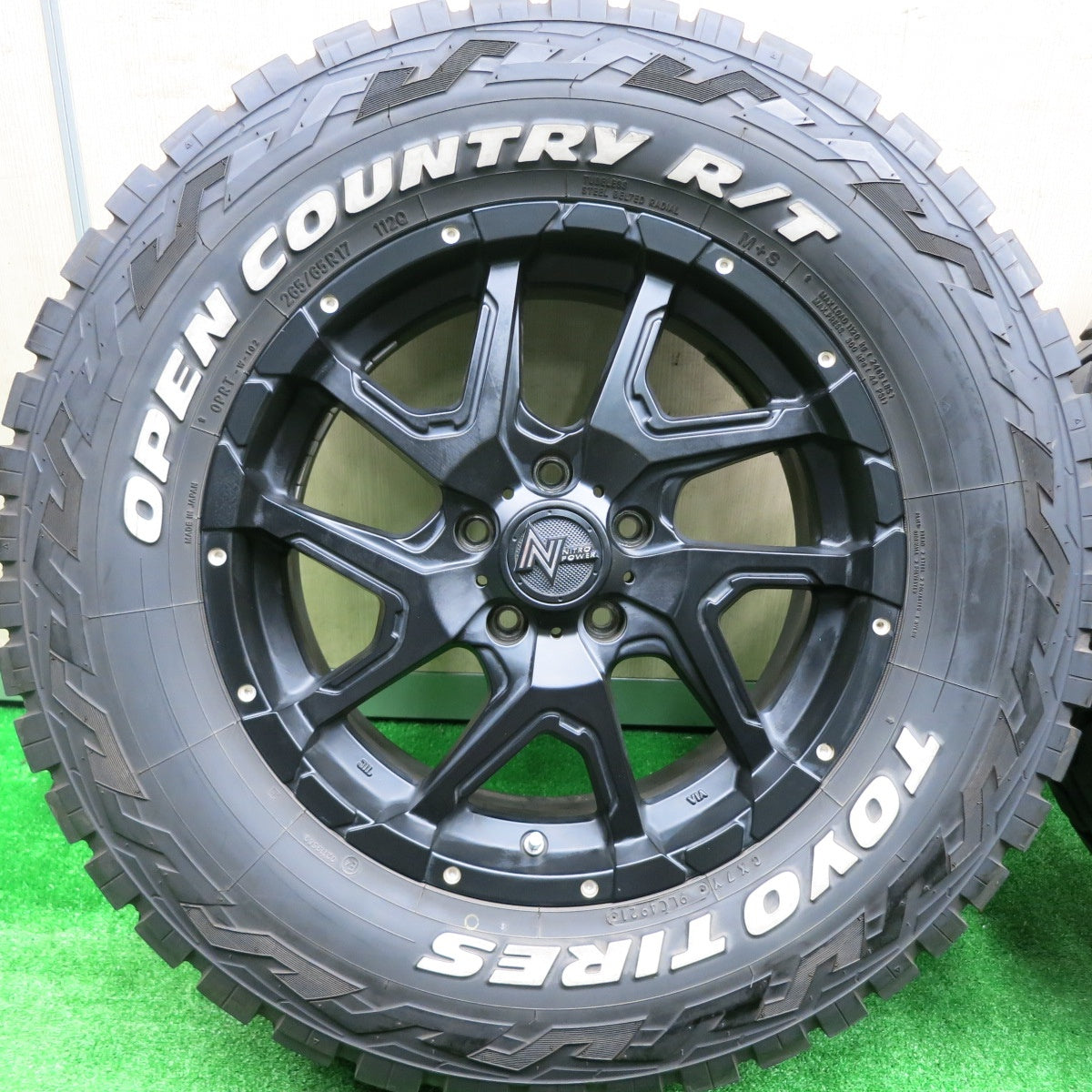 [送料無料] バリ溝！21年！綺麗！9.5分★ナイトロパワー デリンジャー MID 265/65R17 トーヨー OPEN COUNTRY R/T ホワイトレター NITROPOWER PCD114.3/5H★4091202HAノ