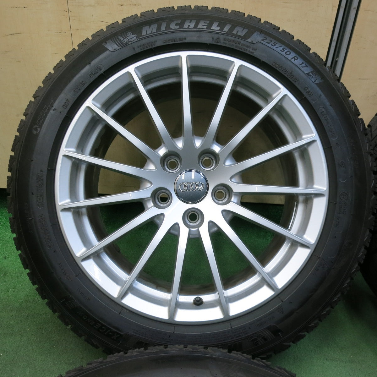 [送料無料] バリ溝！キレイ！9.5分★アウディ A4 A5 純正 225/50R17 スタッドレス ミシュラン X-ICE SNOW 17インチ PCD112/5H★5013004SYス