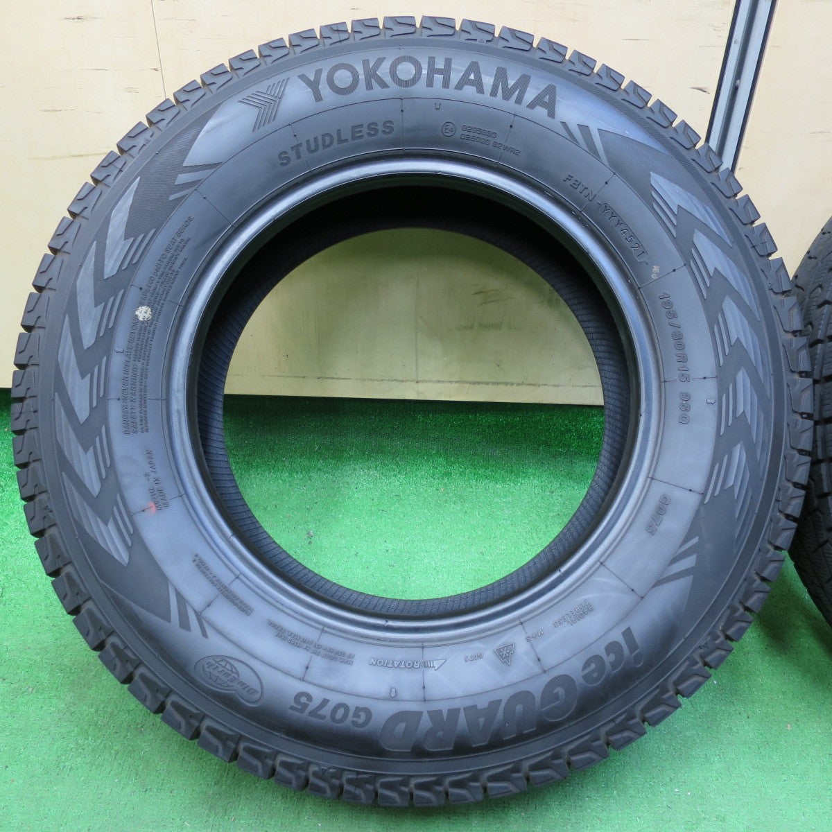 *送料無料* バリ溝！21年！9.5分以上★スタッドレス 195/80R15 ヨコハマ アイスガード G075 タイヤ 15インチ ジムニーシエラ  ハイエース 等★4061301イスタ