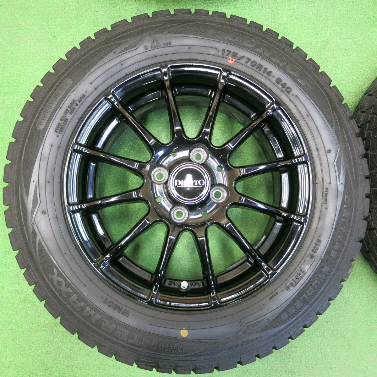 *送料無料* 超バリ溝！キレイ！ほぼ10分★スタッドレス 175/70R14 ダンロップ ウインターマックス WM01 DILETTO ディレット PCD100/4H★4040208イス