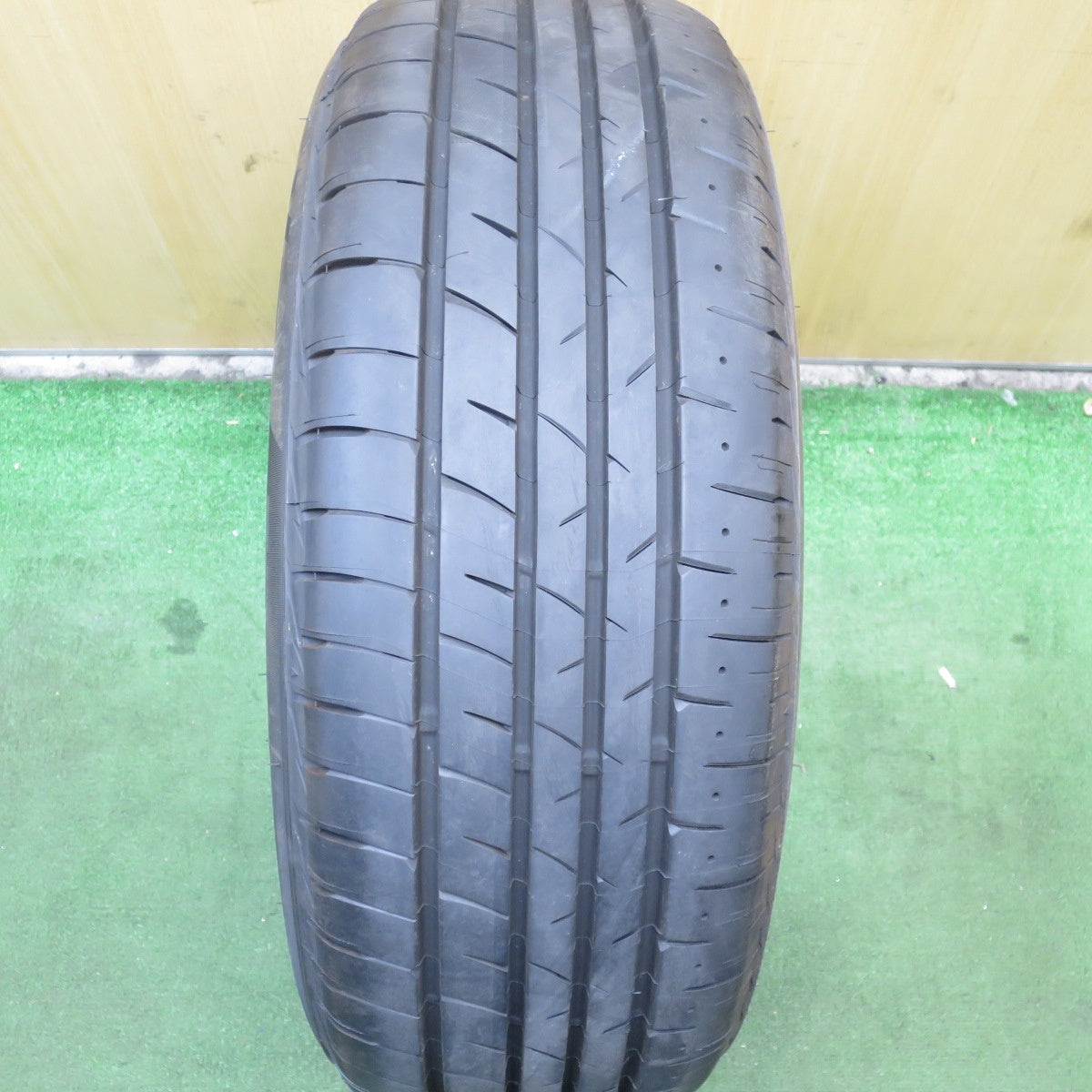 *送料無料* 新車外し！24年！ほぼ未使用★225/60R17 ブリヂストン プレイズ PX-RV2 タイヤ 17インチ アルファード ヴェルファイア 等★4052906クノタ