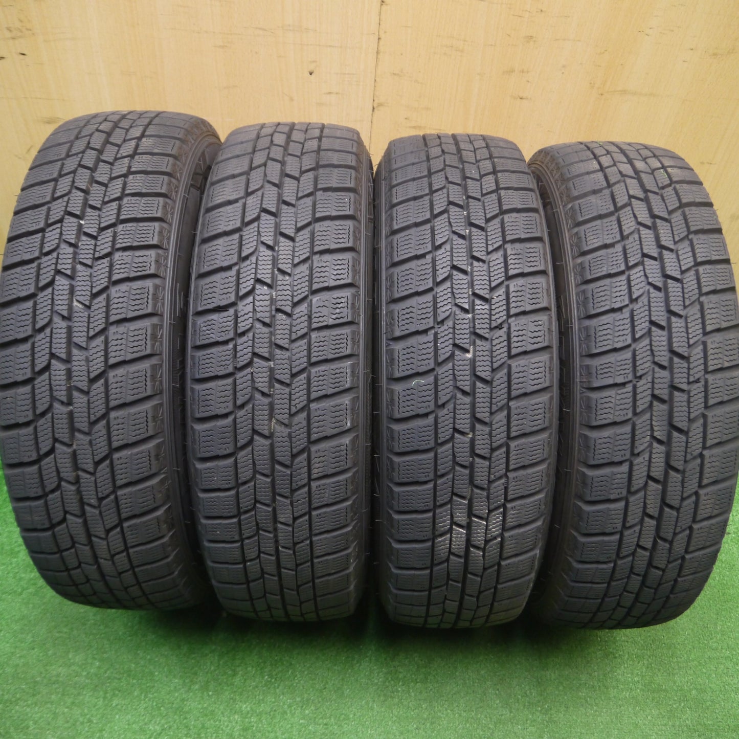 [送料無料] バリ溝！9.5分以上★スタッドレス 165/65R14 グッドイヤー アイスナビ6 VELVA SPORT ヴェルヴァ 14インチ PCD100/4H★4101801Hス