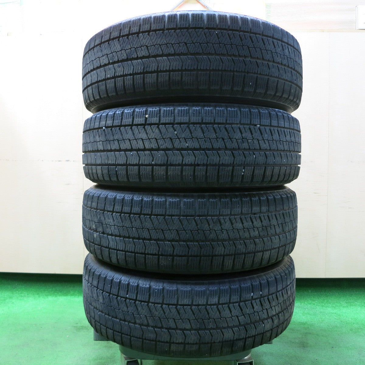 *送料無料* 4本価格★スタッドレス 185/60R15 ブリヂストン ブリザック VRX2 SIBILLA NEXT DZ-10 シビラ 15インチ PCD100/4H★4041905イス