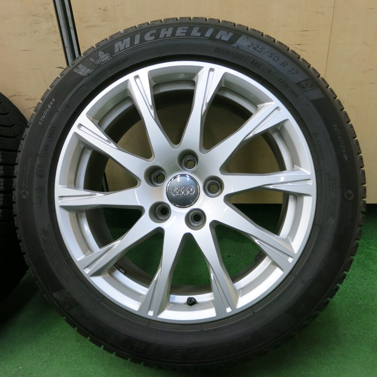 *送料無料* バリ溝！9分★アウディ A4 純正 225/50R17 スタッドレス ミシュラン X-ICE3+ 17インチ  PCD112/5H★4061202ナス