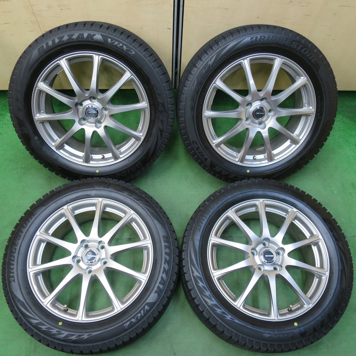 [送料無料] バリ溝！23年！キレイ！ほぼ10分★スタッドレス 225/55R18 ブリヂストン ブリザック VRX2 ECO FORME エコフォルム 18インチ PCD114.3/5H★4121001イス