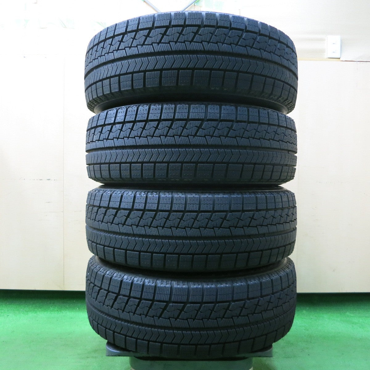 *送料無料* 超バリ溝！キレイ！ほぼ10分★スタッドレス 215/65R16 ブリヂストン ブリザック VRX TOPRUN トップラン 16インチ PCD114.3/5H★4052705イス