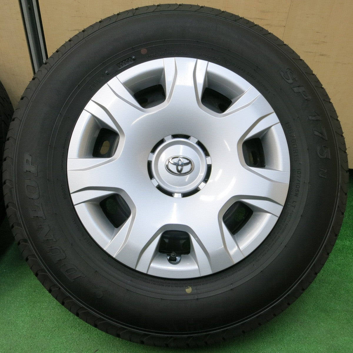 *送料無料* 新車外し！21年★トヨタ 200系 ハイエース 純正 スチール 195/80R15 107/105N ダンロップ SP175N 15インチ PCD139.7/6H★4041604イノ