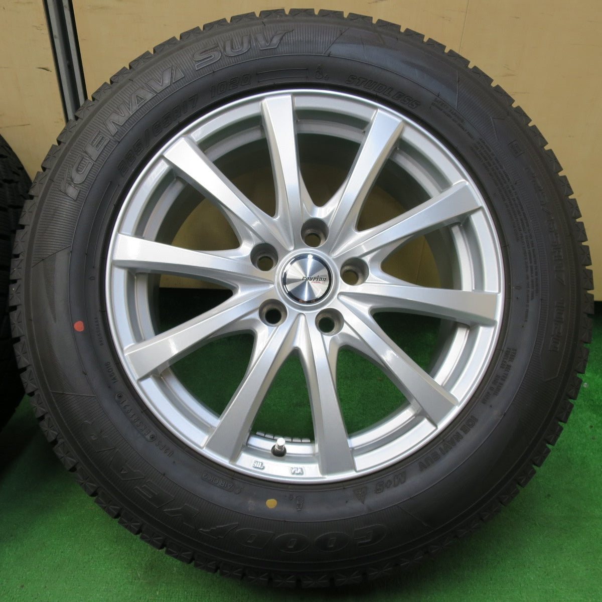 *送料無料* 超バリ溝！21年！キレイ！ほぼ10分★スタッドレス 225/65R17 グッドイヤー アイスナビ SUV ravrion RS01 ラブリオン 17インチ PCD114.3/5H★4062206イス