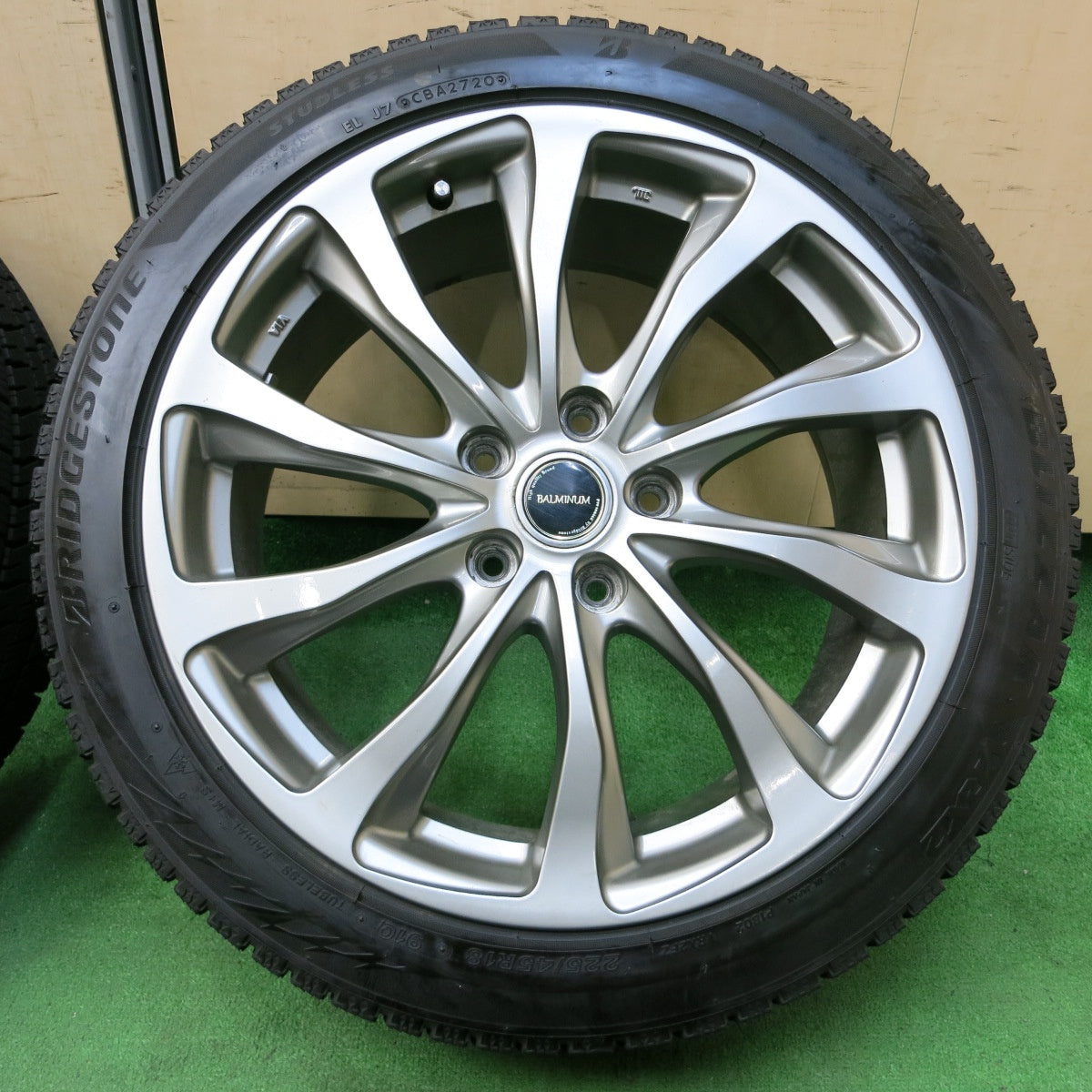 *送料無料* バリ溝！20年！9分★スタッドレス 225/45R18 ブリヂストン ブリザック VRX2 BALMINUM バルミナ 18インチ PCD114.3/5H★4051804イス