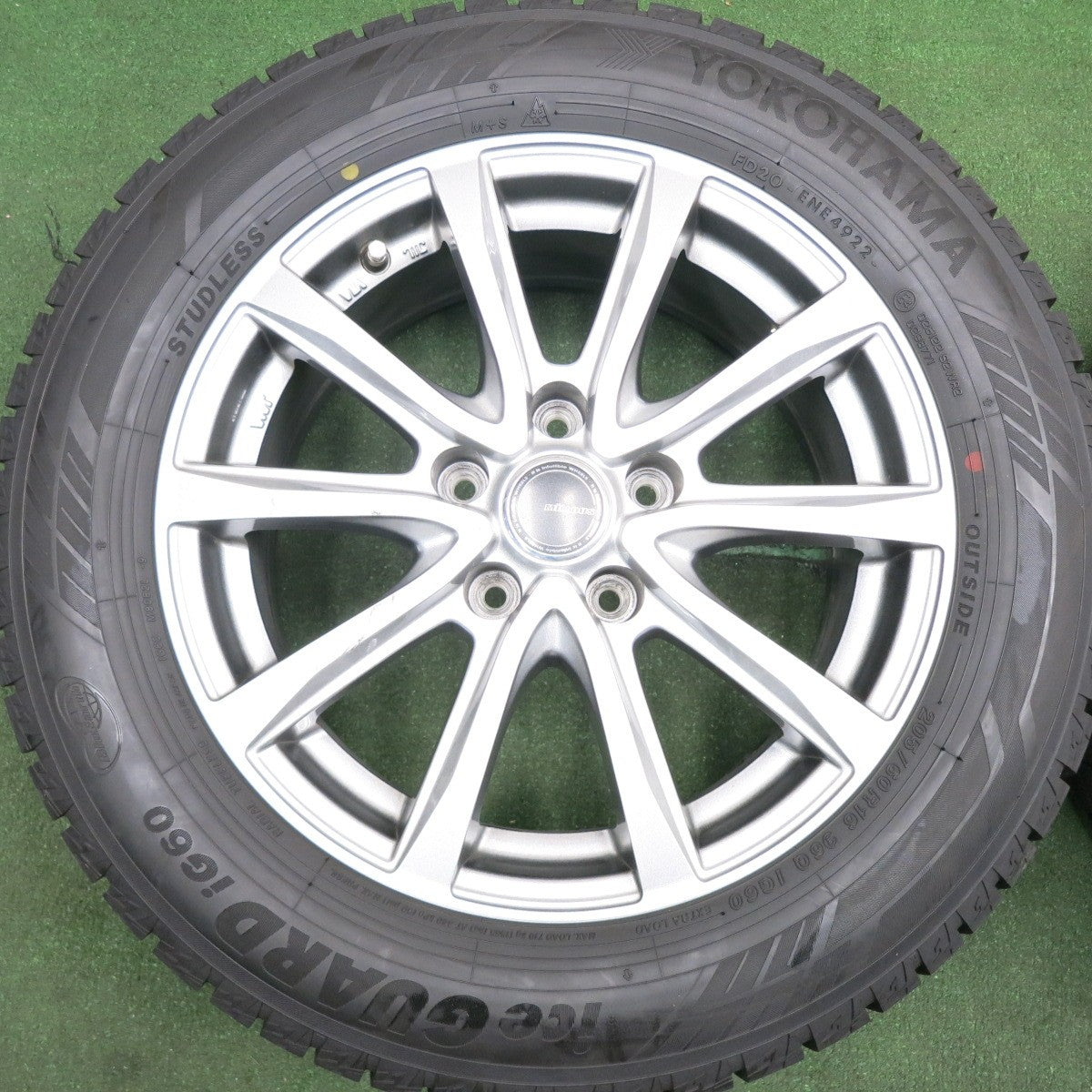 *送料無料* バリ溝！22年！キレイ！ほぼ10分★スタッドレス 205/60R16 ヨコハマ アイスガード iG60 MiLLOUS ミルアス 16インチ PCD114.3/5H★4033003HAス