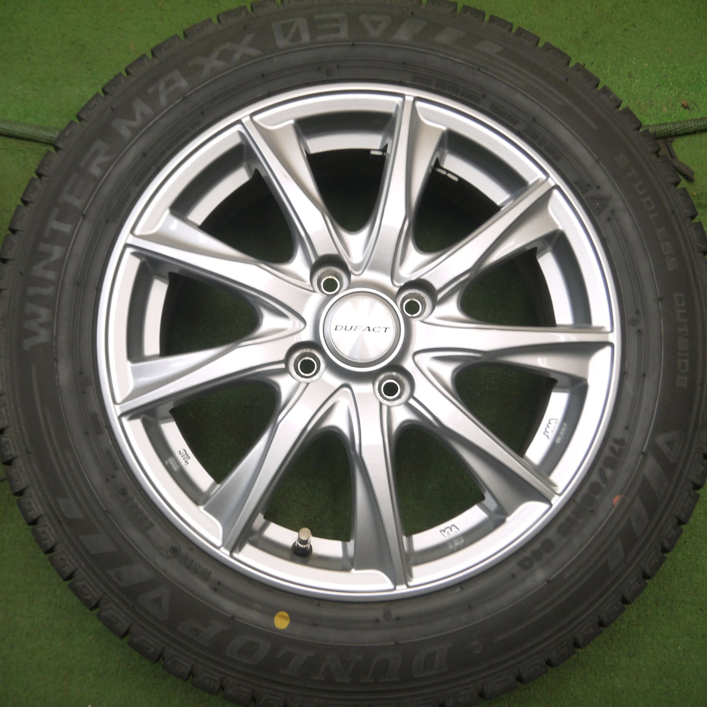 *送料無料* バリ溝！22年！キレイ！9.5分以上★スタッドレス 175/65R15 ダンロップ ウインターマックス03 DUFACT デュファクト 15インチ PCD100/4H★4040902Hス