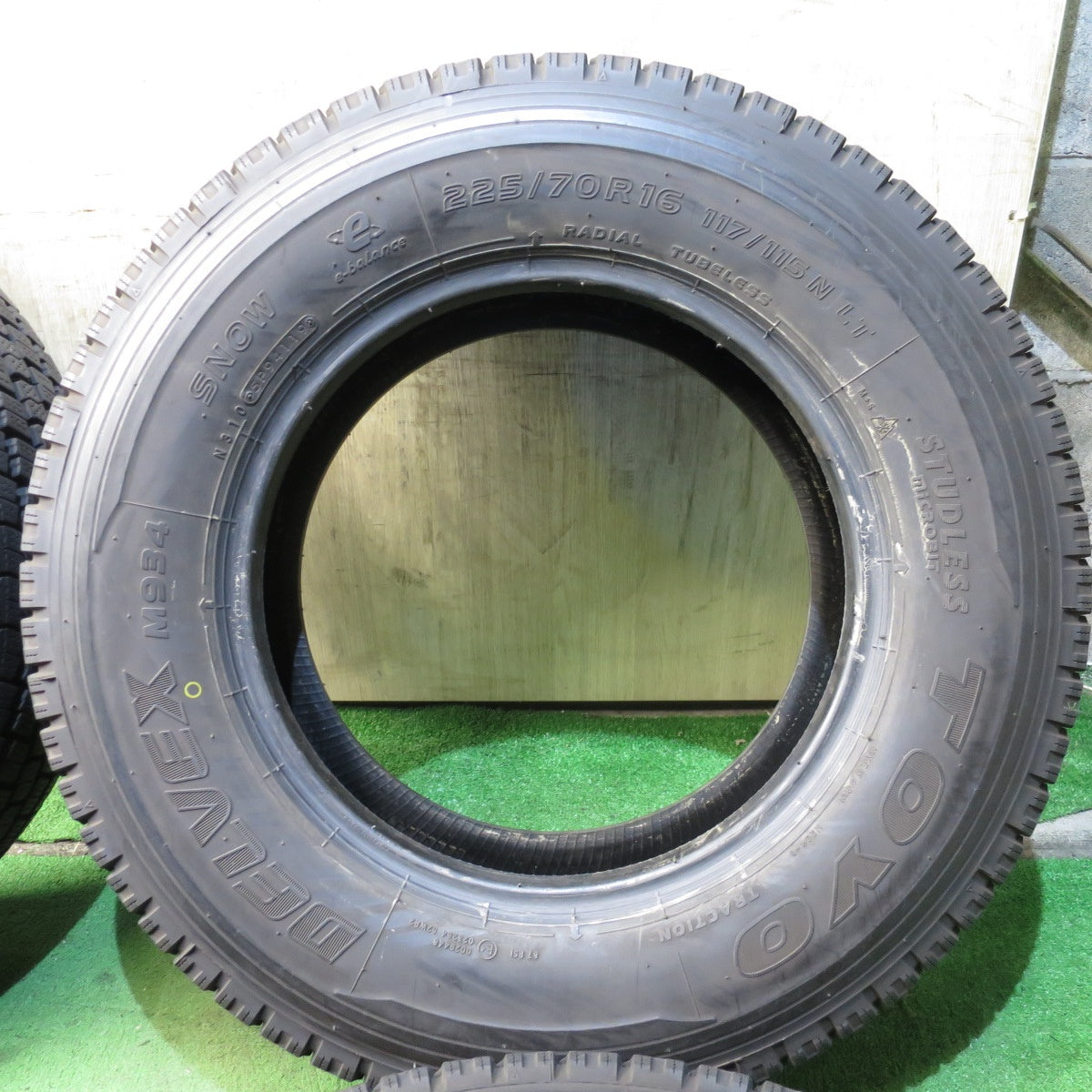 *送料無料* バリ溝！8.5分★トラック タイヤ 225/70R16 117/115N スタッドレス トーヨー デルベックス M934 16インチ★4041904クスタ