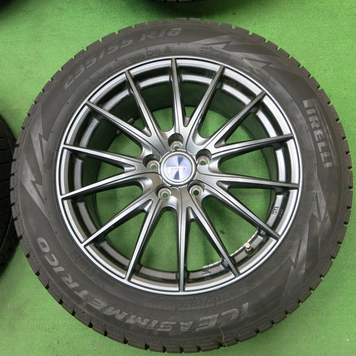 *送料無料* バリ溝！20年！綺麗！9.5分★スタッドレス 235/55R18 ピレリ アイスアシンメトリコ VELVA SPORTZ ヴェルヴァ 18インチ PCD114.3/5H★4071002ナス