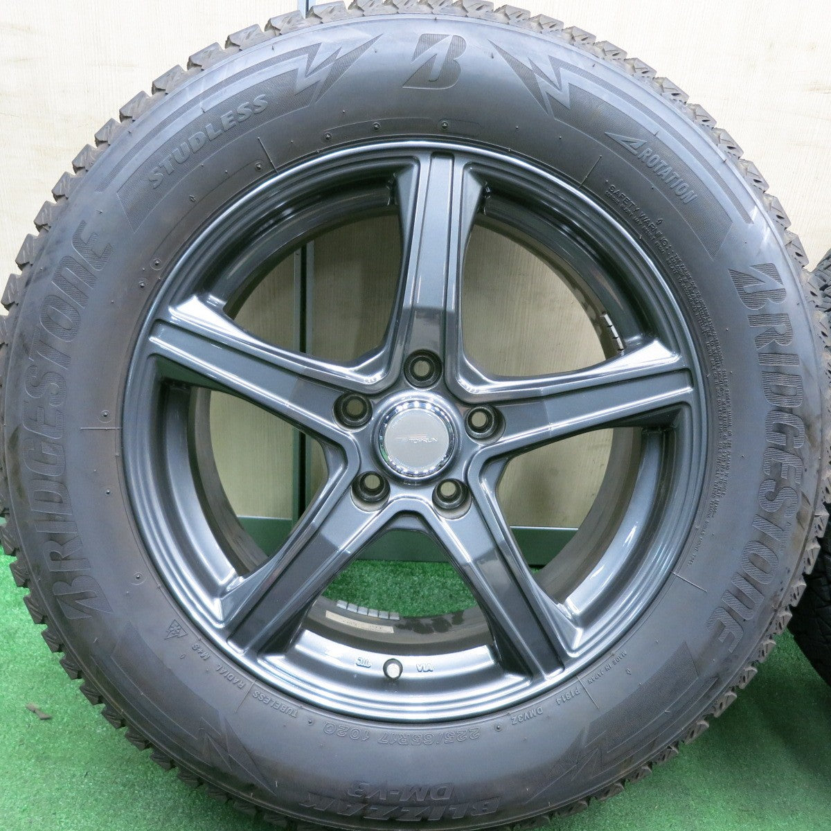 *送料無料* バリ溝！21年！キレイ！9.5分★スタッドレス 225/65R17 ブリヂストン ブリザック DM-V3 TOPRUN トップラン 17インチ PCD114.3/5H★4050505HAス