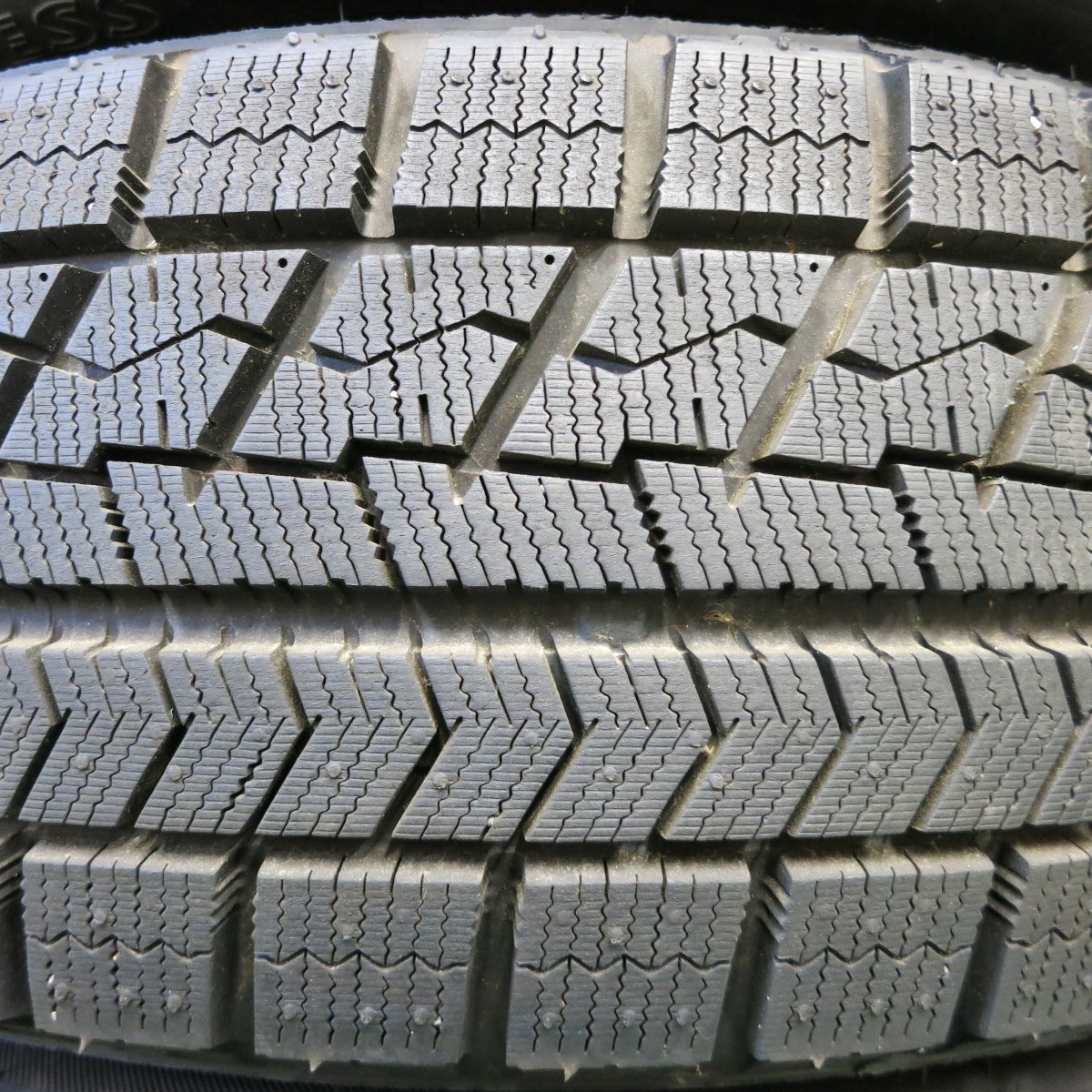 *送料無料* バリ溝！キレイ！9.5分以上★プリウス等 195/65R15 スタッドレス ブリヂストン ブリザック VRX BUSTER ROG 15インチ PCD100/5H★4051805イス