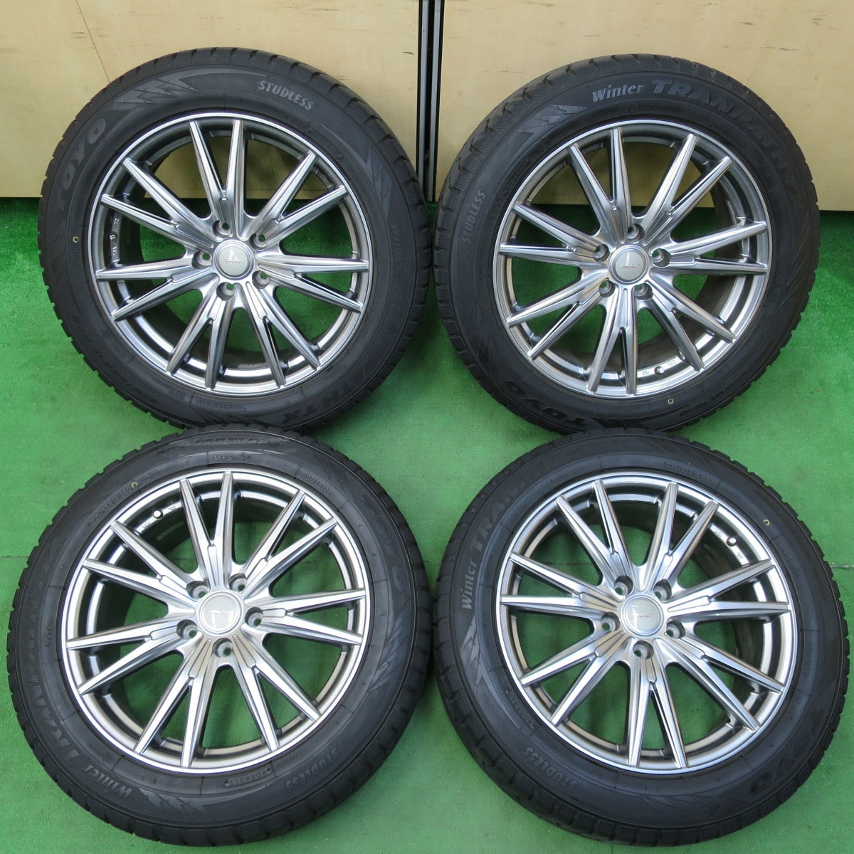 *送料無料* バリ溝！キレイ！9分★スタッドレス 225/55R18 トーヨー ウインター トランパス TX VELVA KEVIN ヴェルヴァ 18インチ PCD114.3/5H★4082001イス