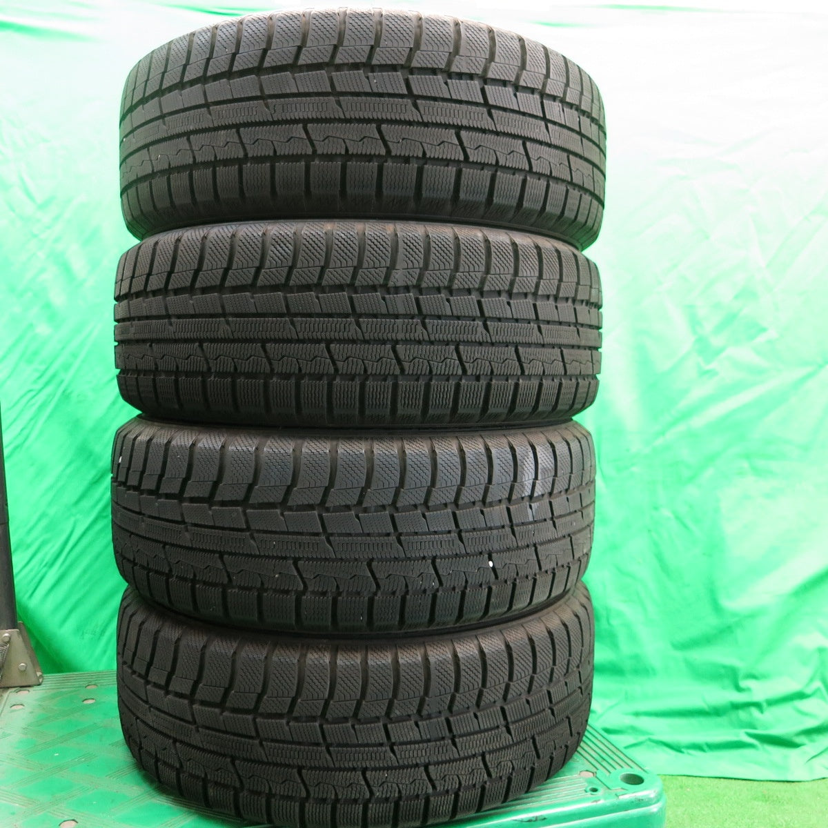 *送料無料* バリ溝！20年！キレイ！9.5分★スタッドレス 215/55R17 トーヨー ウインター トランパス TX VELVA SPORTZ ヴェルヴァ PCD114.3/5H★4042205ナス