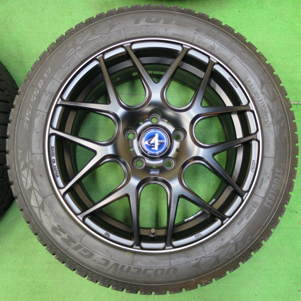 *送料無料* バリ溝！22年！キレイ！ほぼ10分★スタッドレス LEONIS NAVIA06 215/55R17 トーヨー オブザーブ GIZ2 AMF レオニス ナヴィア PCD114.3/5H★4060801イス