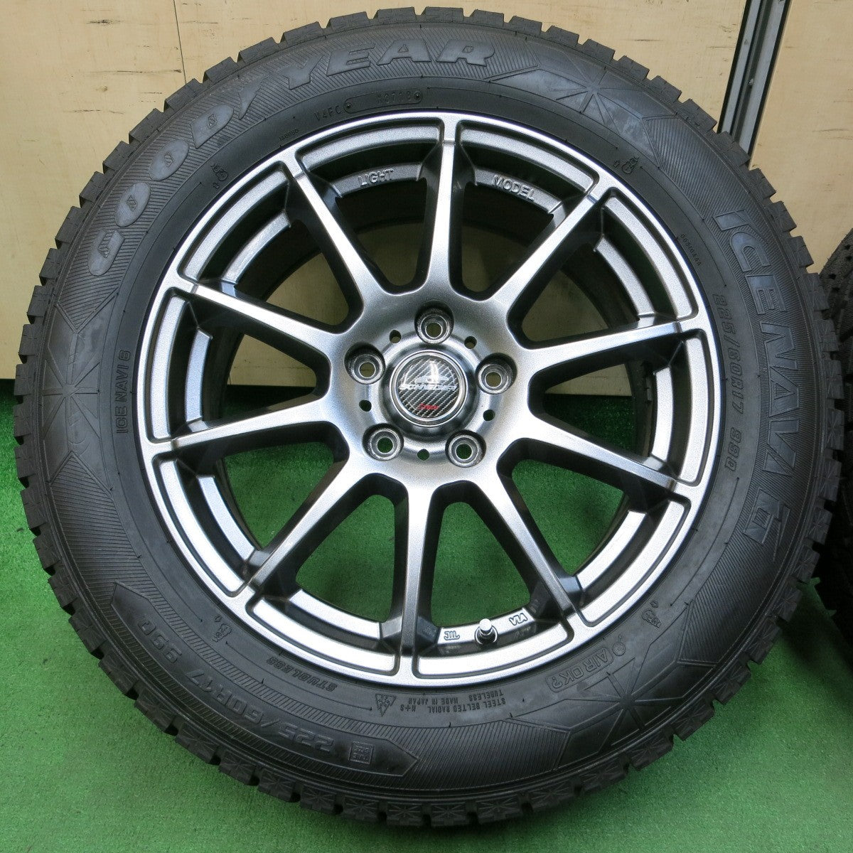 *送料無料* バリ溝！キレイ！ほぼ10分★スタッドレス 225/60R17 グッドイヤー アイスナビ6 SCHNEIDER ATECH シュナイダー 17インチ PCD114.3/5H★4051704イス