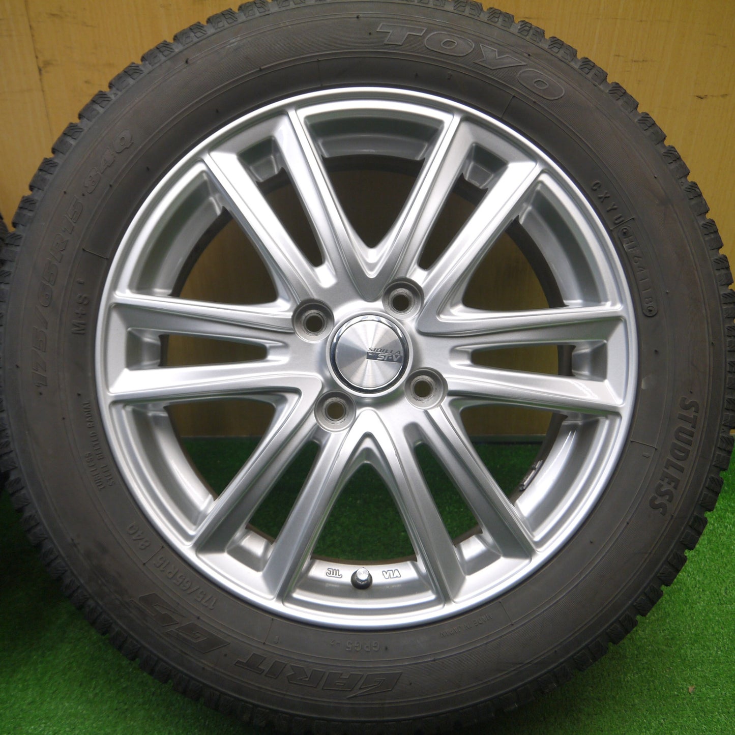 [送料無料] バリ溝！キレイ！9分★スタッドレス 175/65R15 トーヨー ガリット G5 SIBILLA NEXT ST-V シビラ 15インチ PCD100/4H★4110107Hス