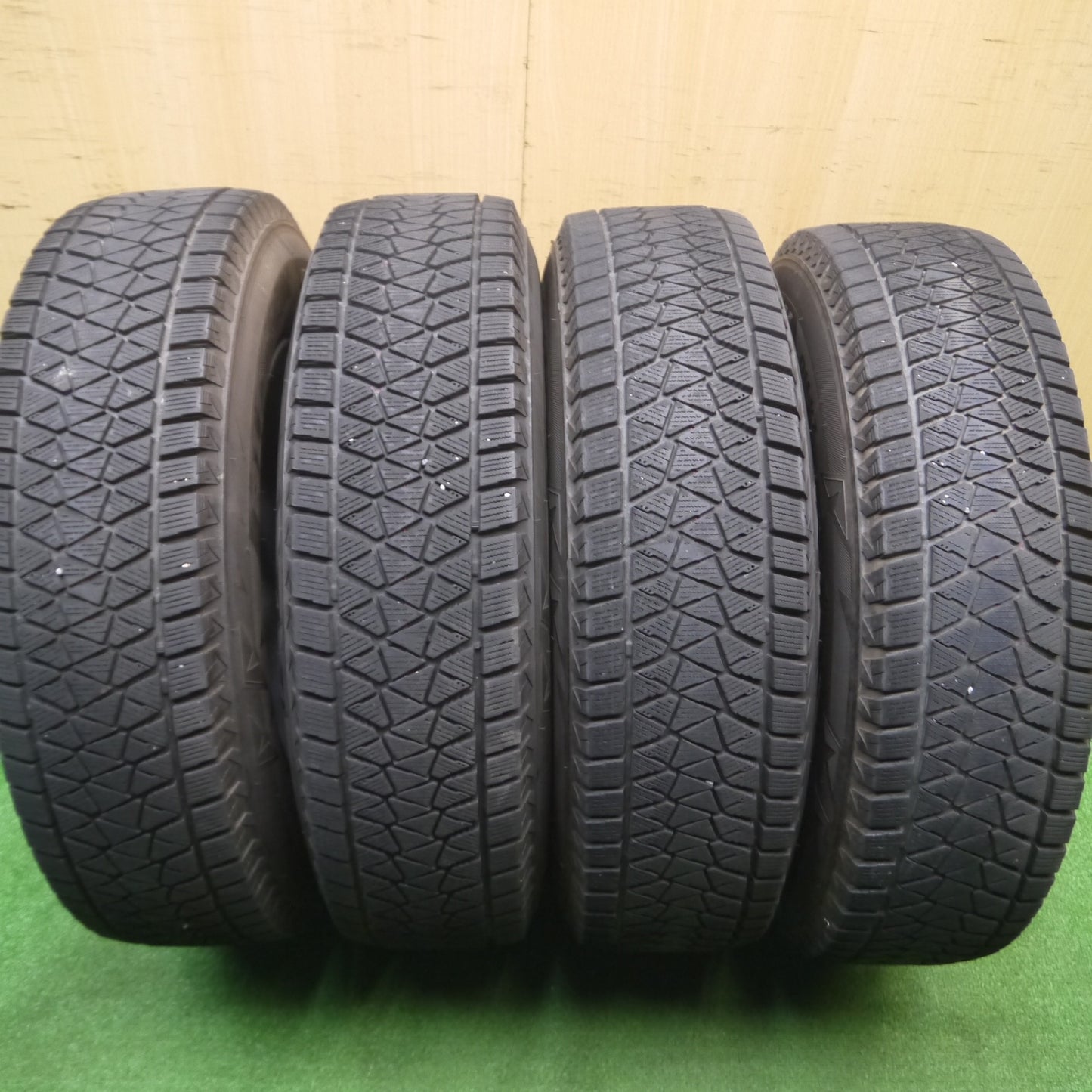 [送料無料] キレイ!20年★スズキ ジムニー シエラ 純正 195/80R15 スタッドレス ブリヂストン ブリザック DM-V2 15インチ PCD139.7/5H★4110505Hス