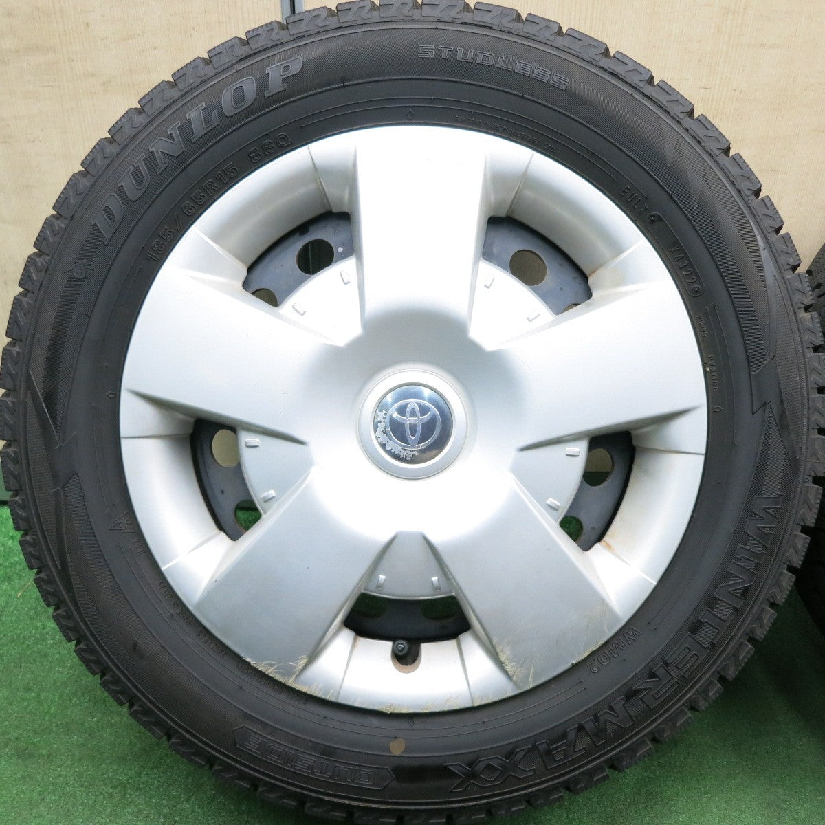 *送料無料* バリ溝！22年！9.5分★トヨタ イスト 純正 スチール 185/65R15 スタッドレス ダンロップ ウインターマックス WM02 15インチ PCD100/4H★4052502HAス