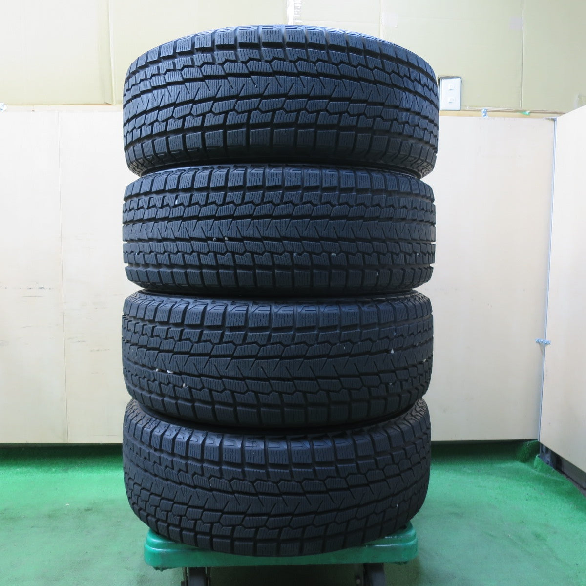 [送料無料] バリ溝！21年！キレイ！9.5分以上★ジャガー 等 IRVINE 255/60R18 スタッドレス ヨコハマ アイスガード G075 アーヴィン 18インチ PCD108/5H★4120701イス