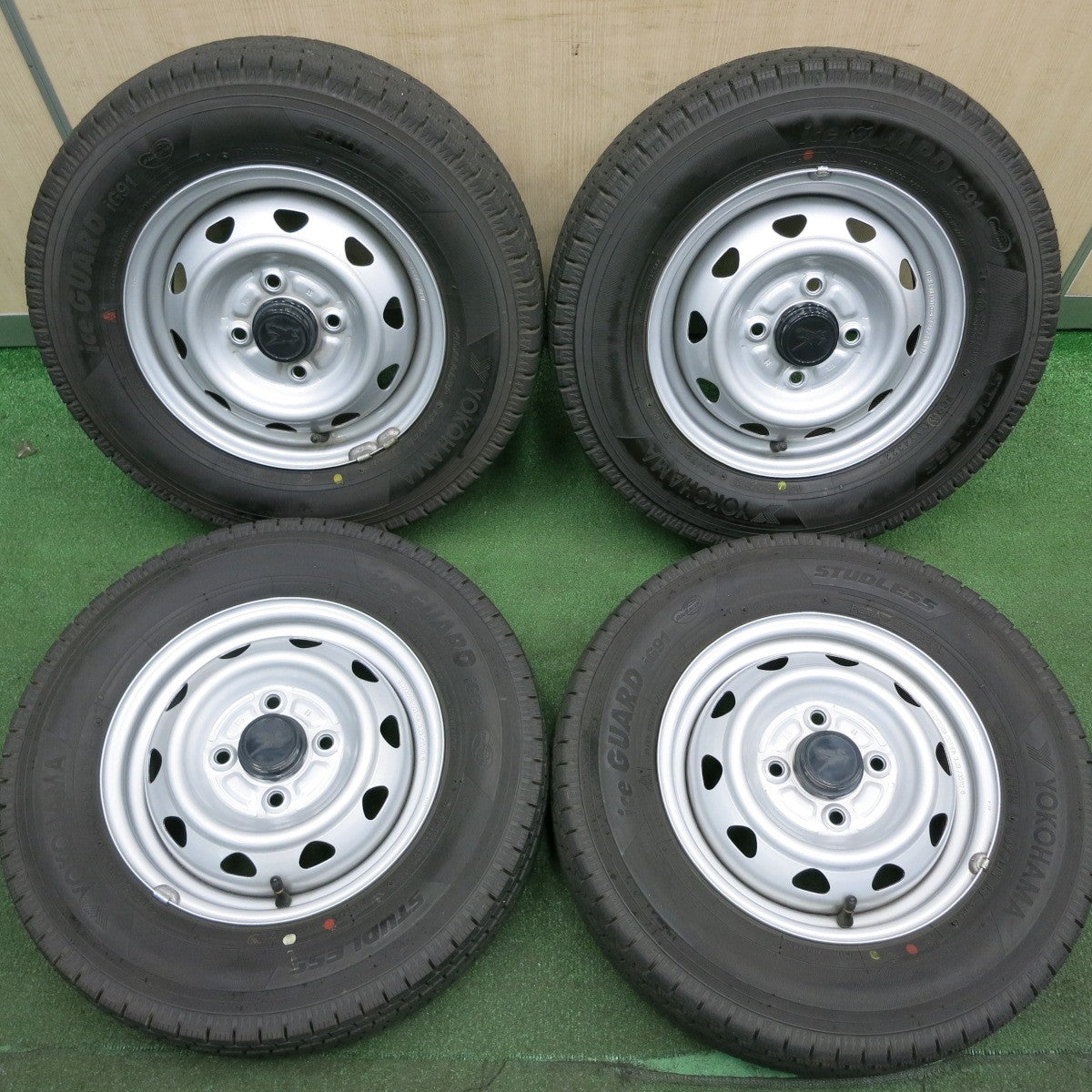 *送料無料* バリ溝！22年！キレイ！9.5分★スタッドレス 145/80R12 80/78N ヨコハマ アイスガード iG91 スチール ホイール 12インチ PCD100/4H★4042012HAス